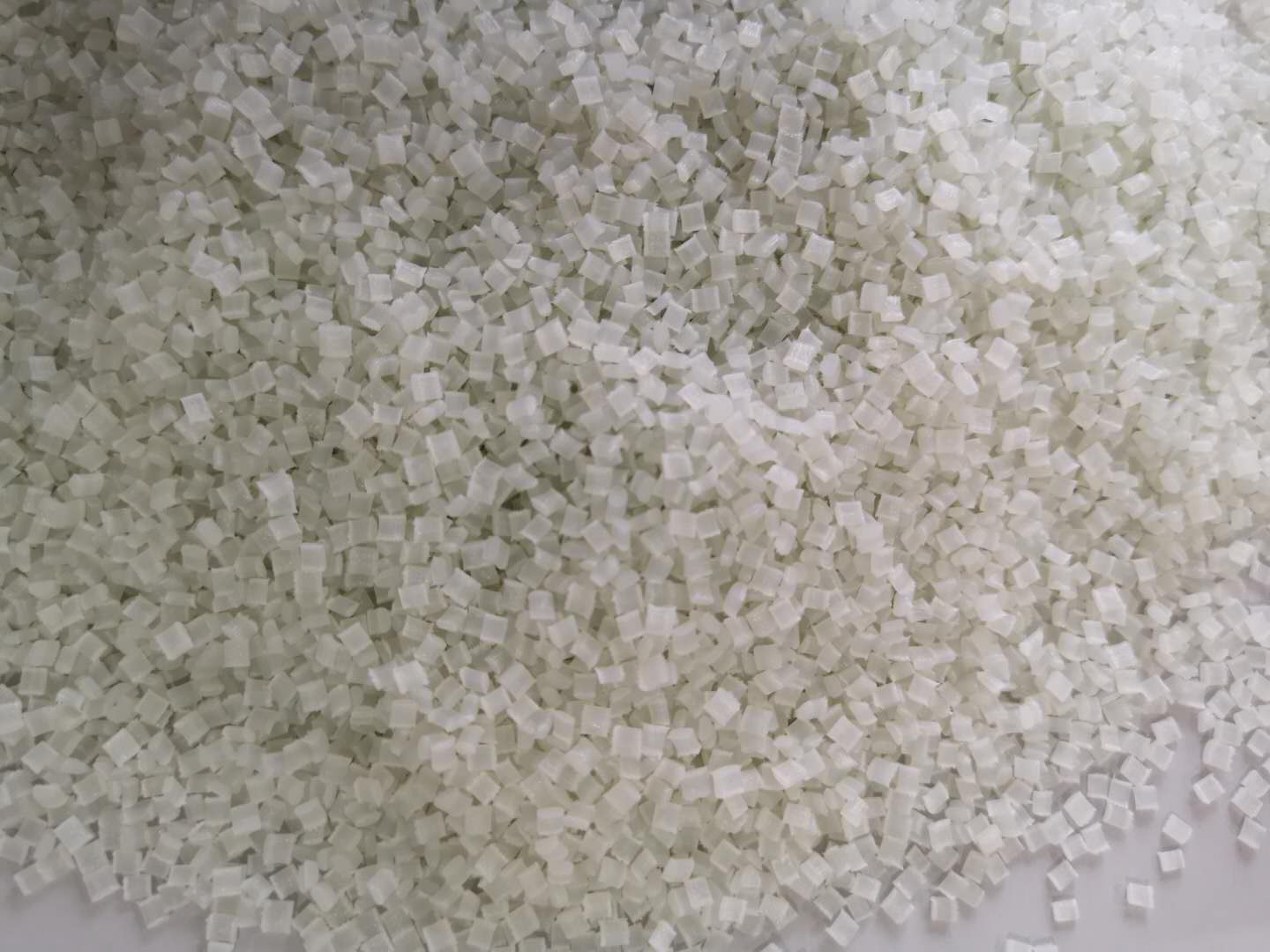 介紹尼龍改性傳送帶的特點及其應用